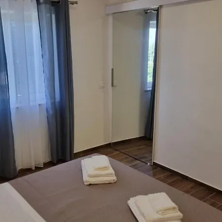 Fly Oda ve Kahvaltı Napoli