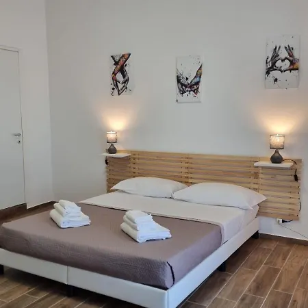 לינה וארוחת בוקר Fly נאפולי